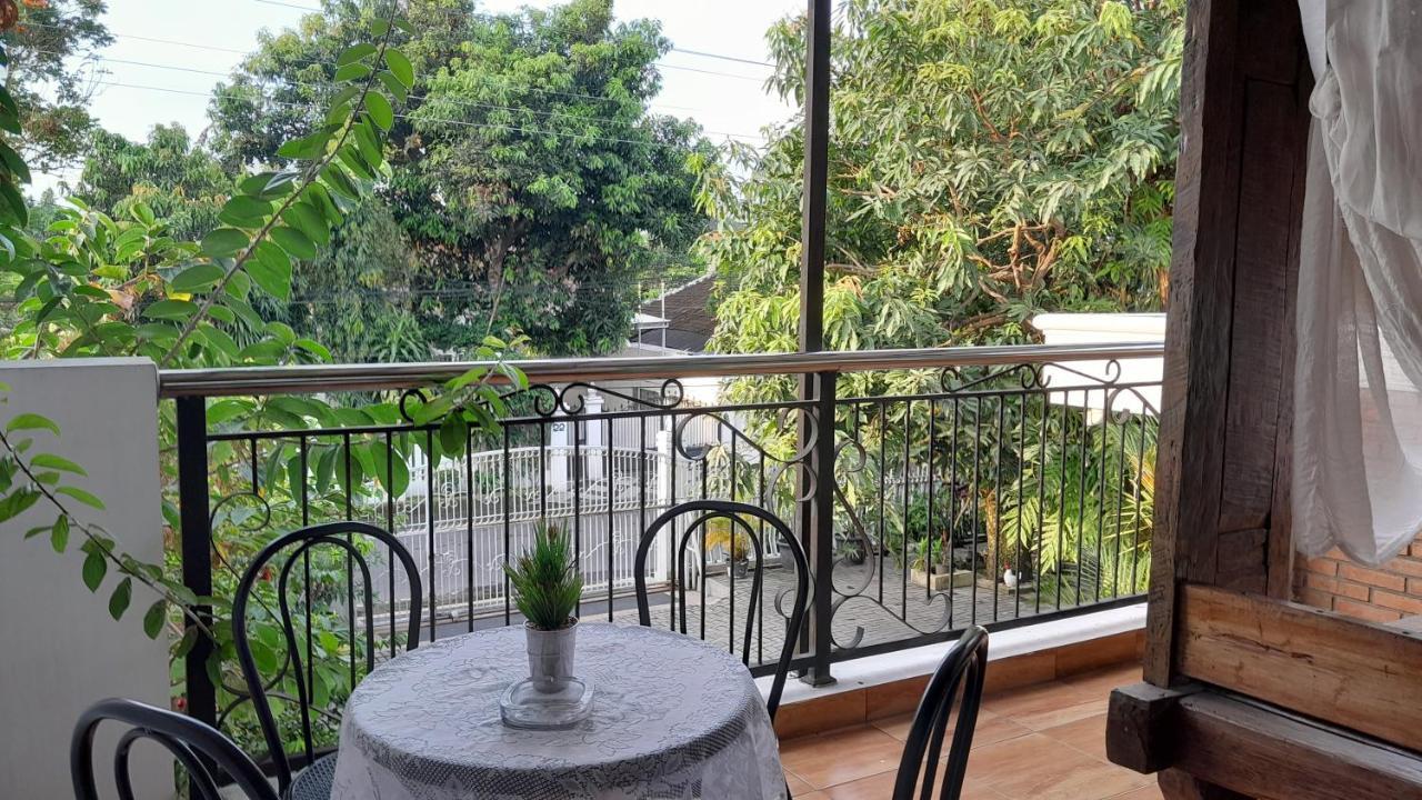 Surokarsan 9 House Yogyakarta 호텔 외부 사진