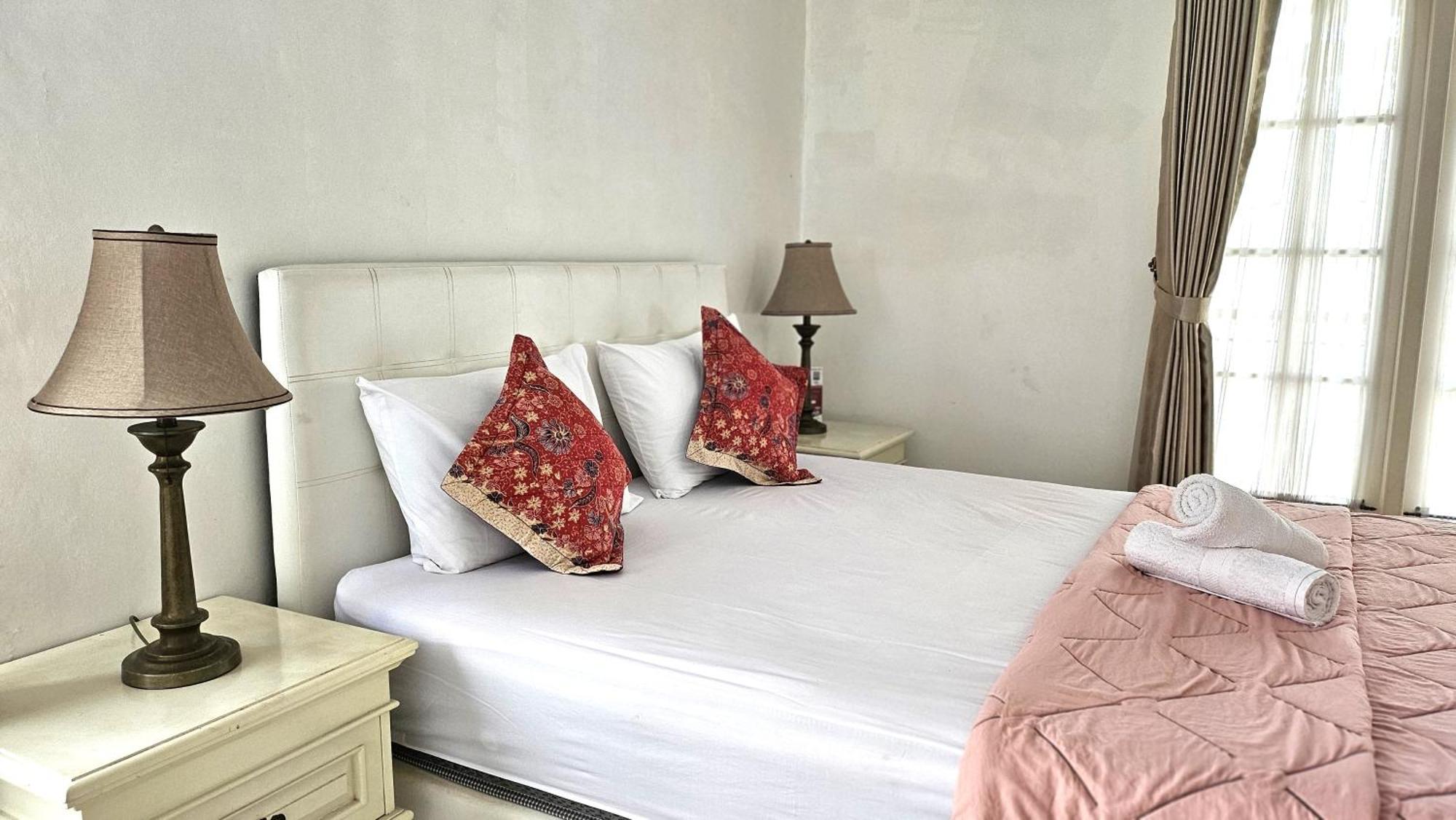 Surokarsan 9 House Yogyakarta 호텔 객실 사진