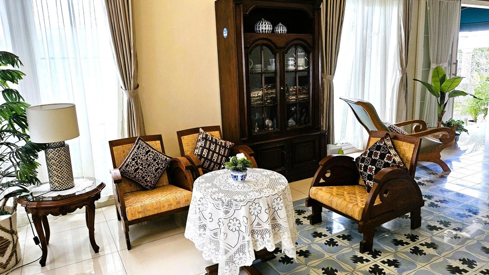 Surokarsan 9 House Yogyakarta 호텔 외부 사진