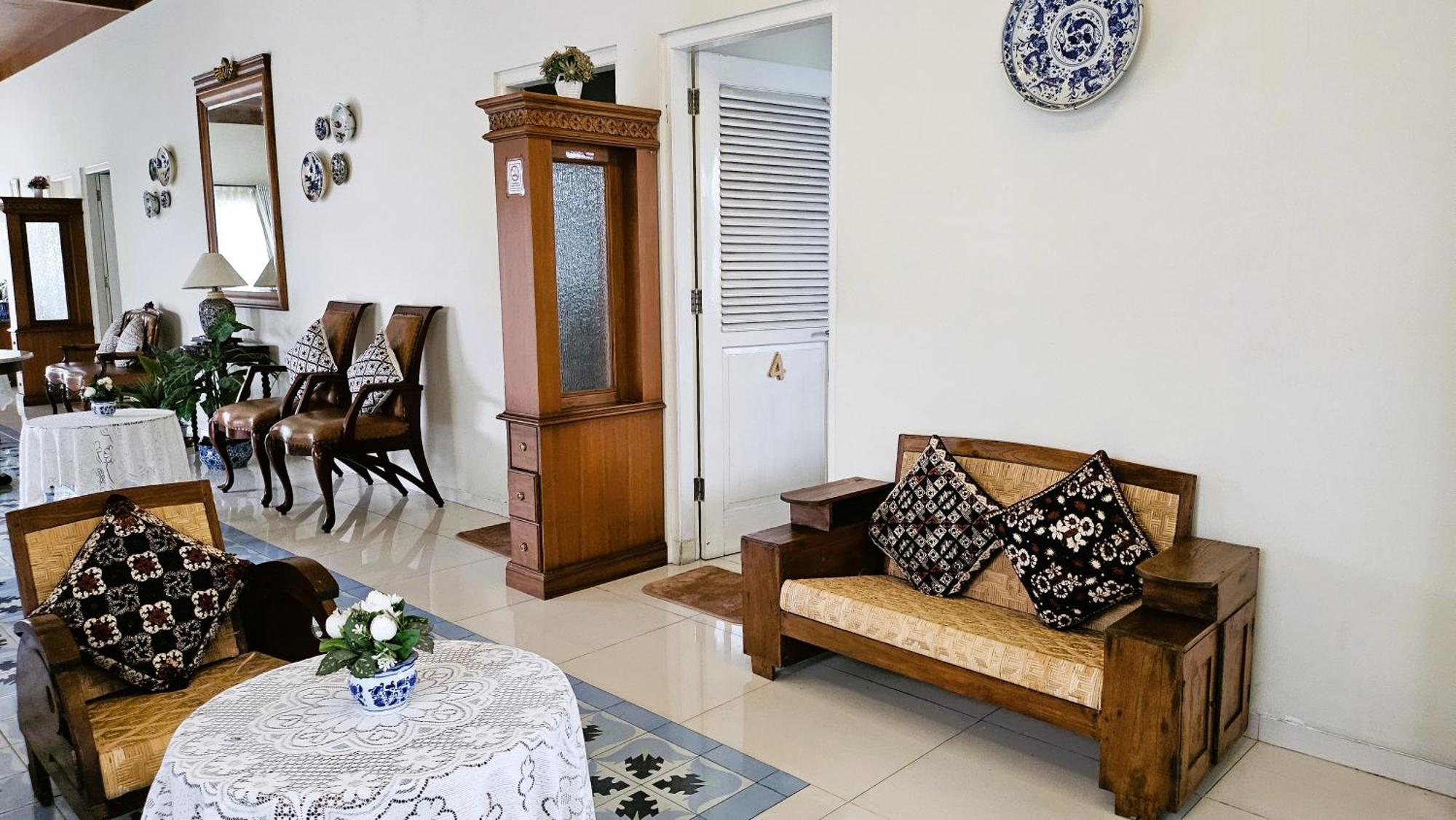 Surokarsan 9 House Yogyakarta 호텔 외부 사진