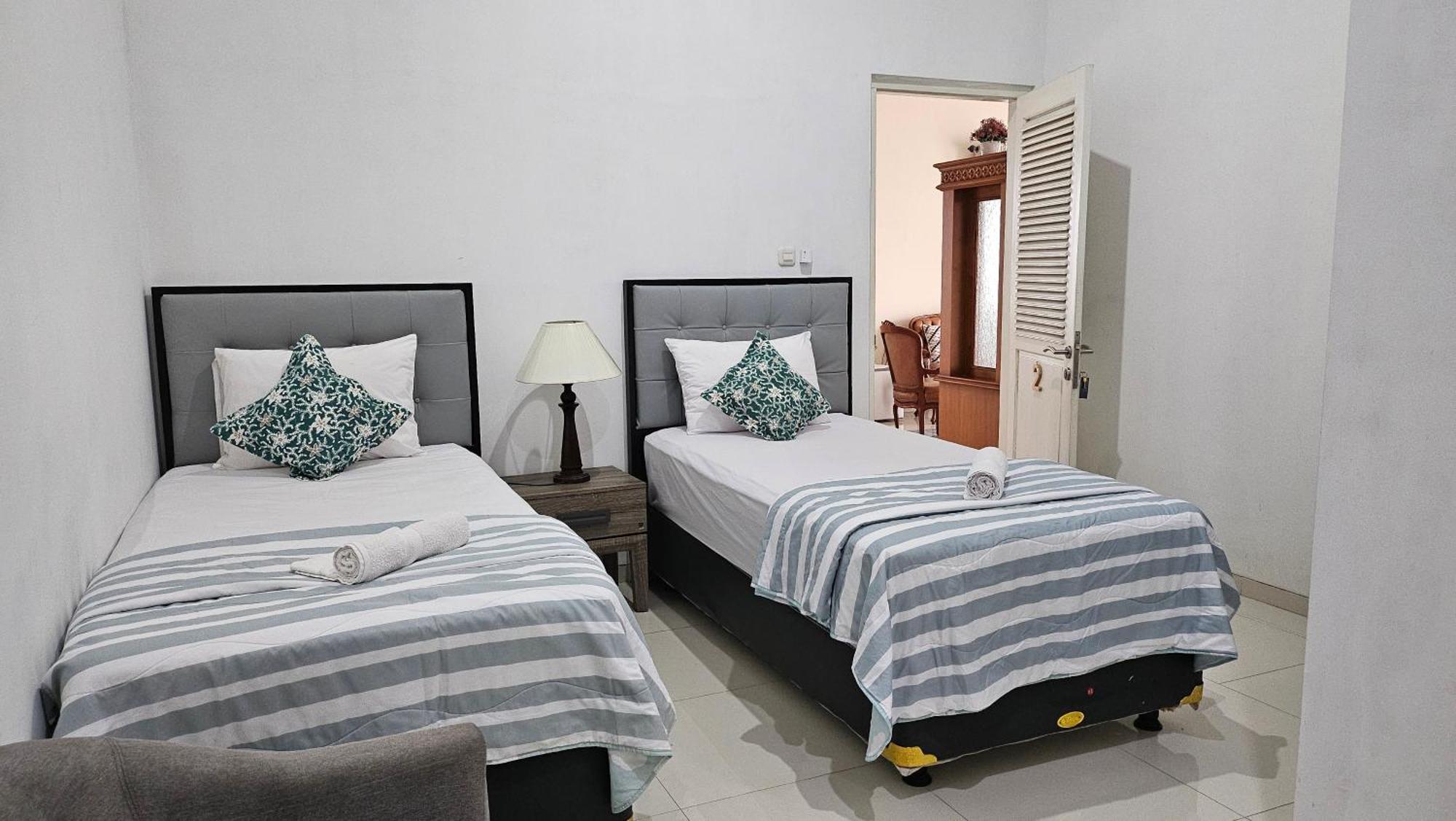 Surokarsan 9 House Yogyakarta 호텔 외부 사진