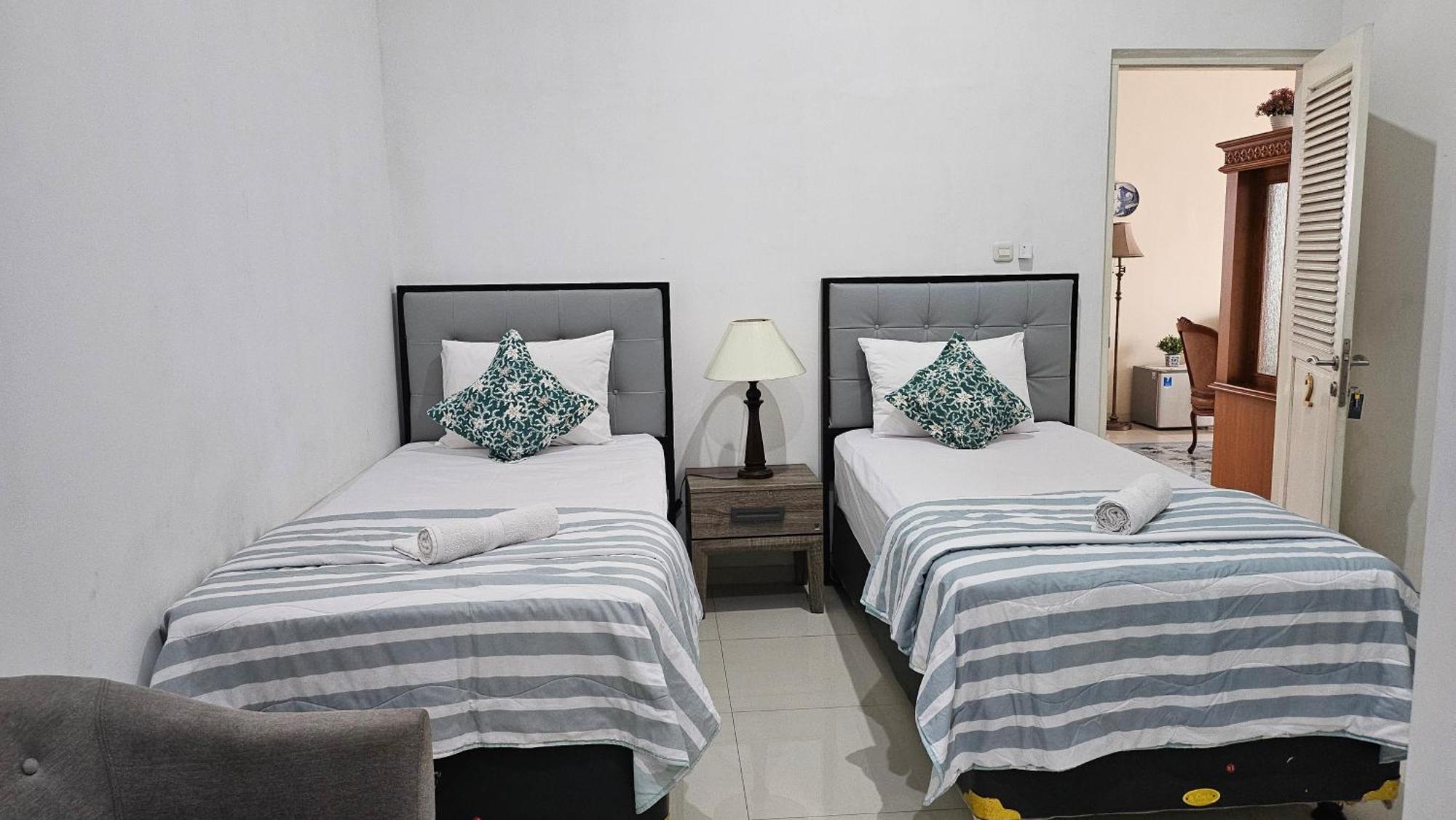 Surokarsan 9 House Yogyakarta 호텔 외부 사진