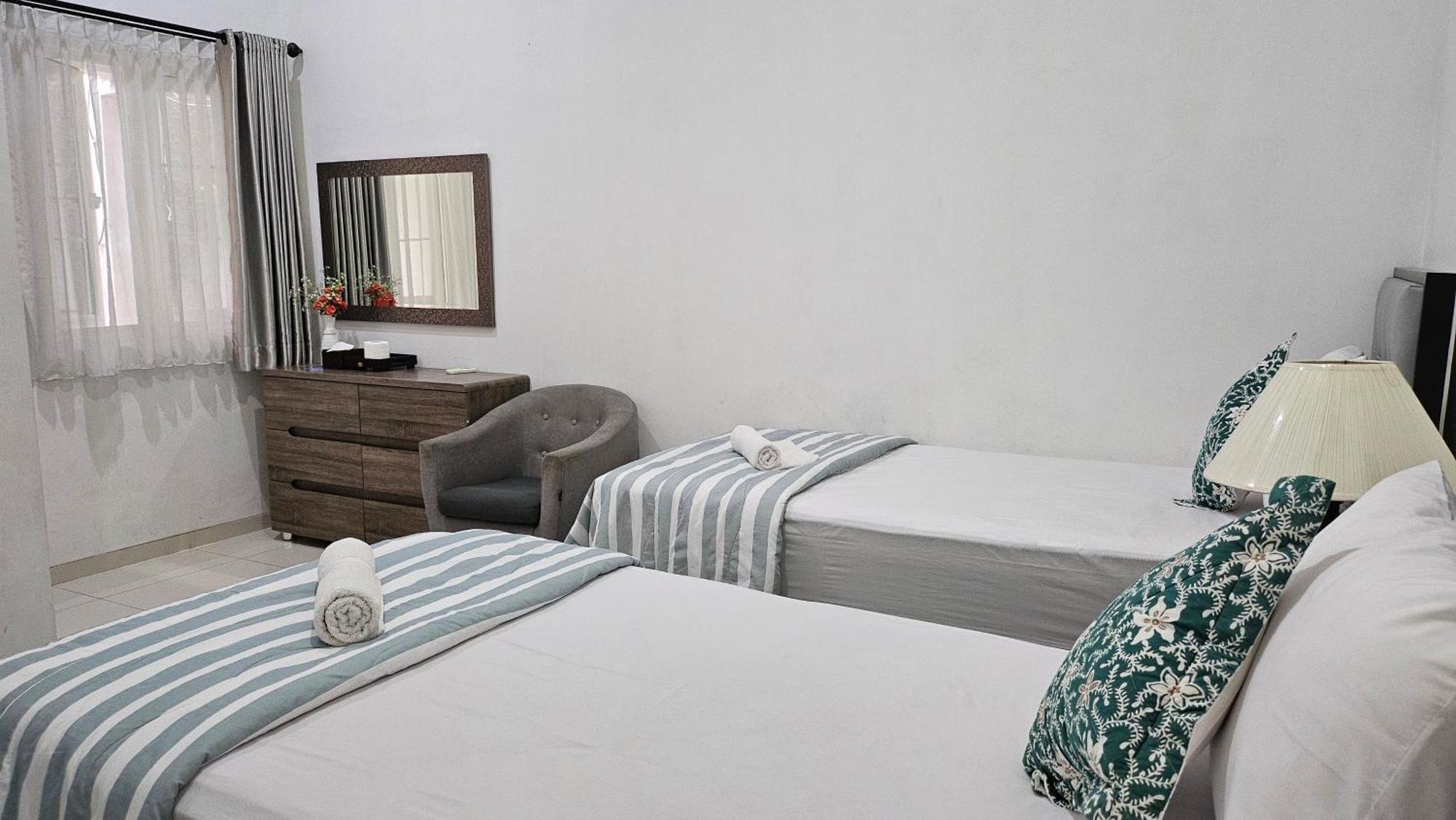 Surokarsan 9 House Yogyakarta 호텔 외부 사진